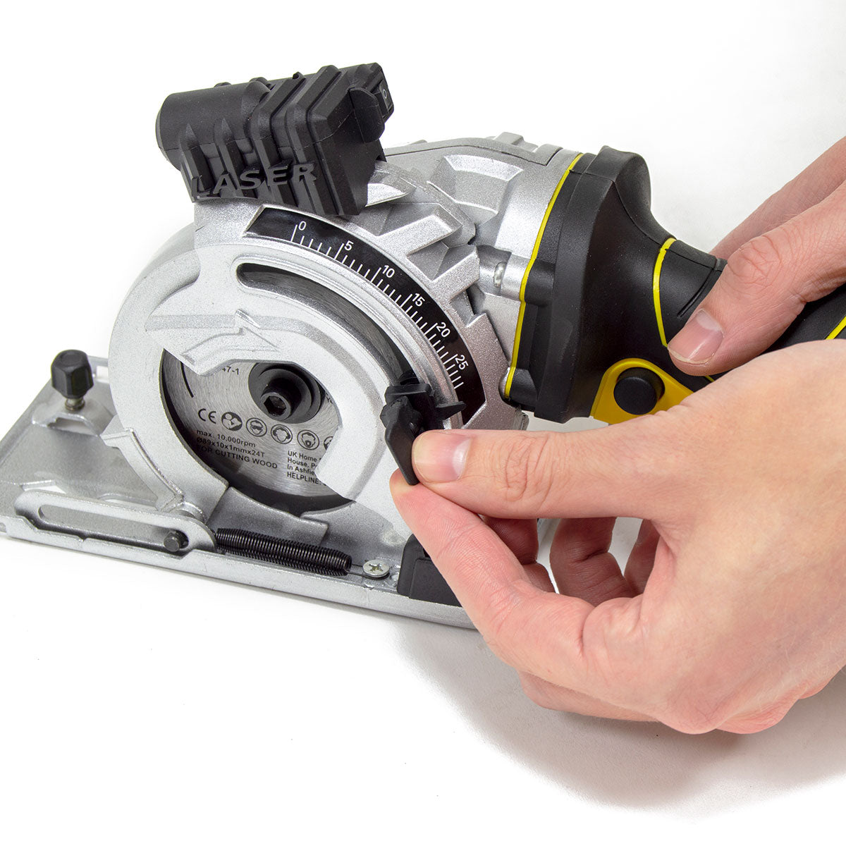 Wolf 89mm Compact Circular Saw 705w with Aluminium Mitre Base - Image 6