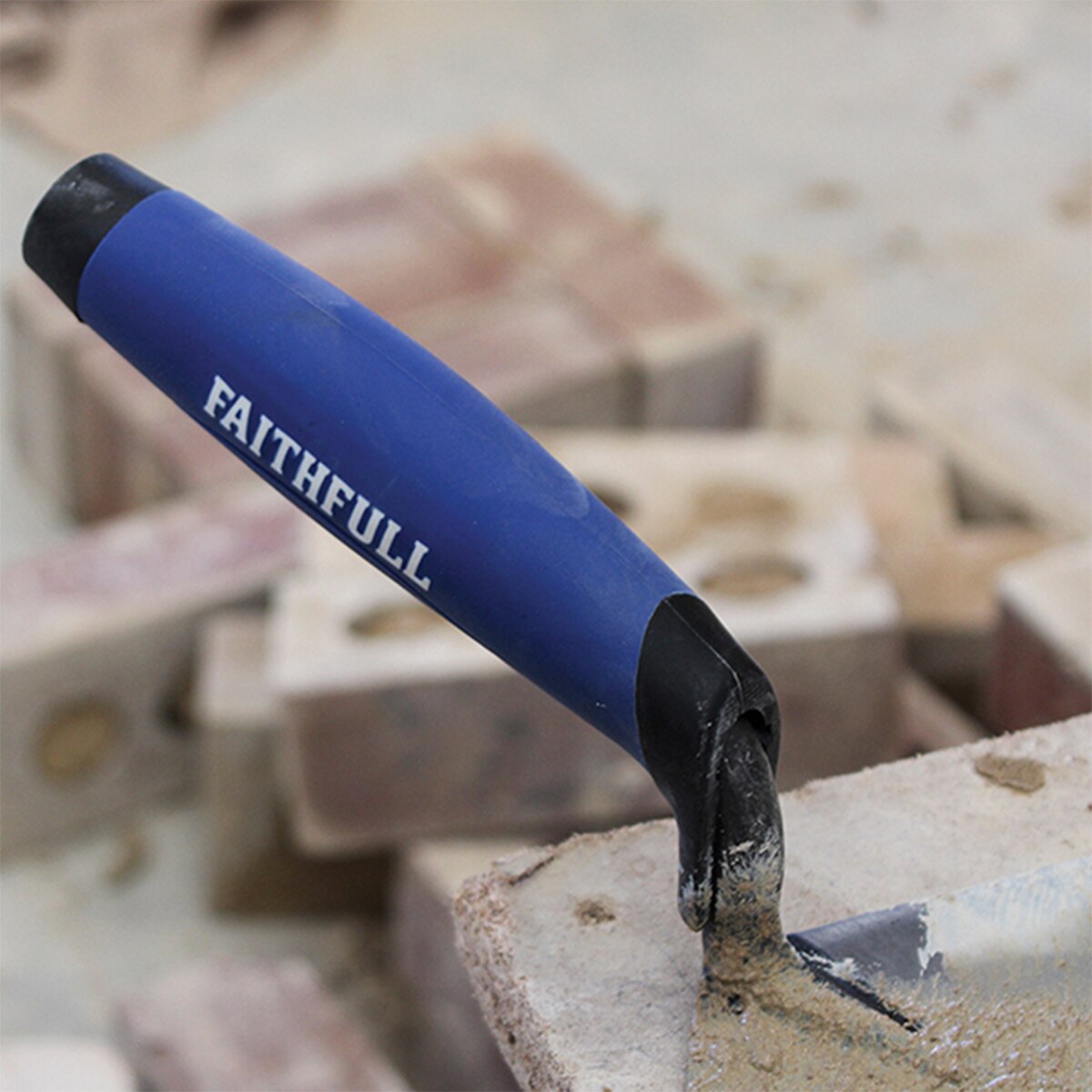 Faithfull Prestige Philadelphia Pattern Brick Trowel 275mm (11in) - FAIPTFBT11P - Image 2