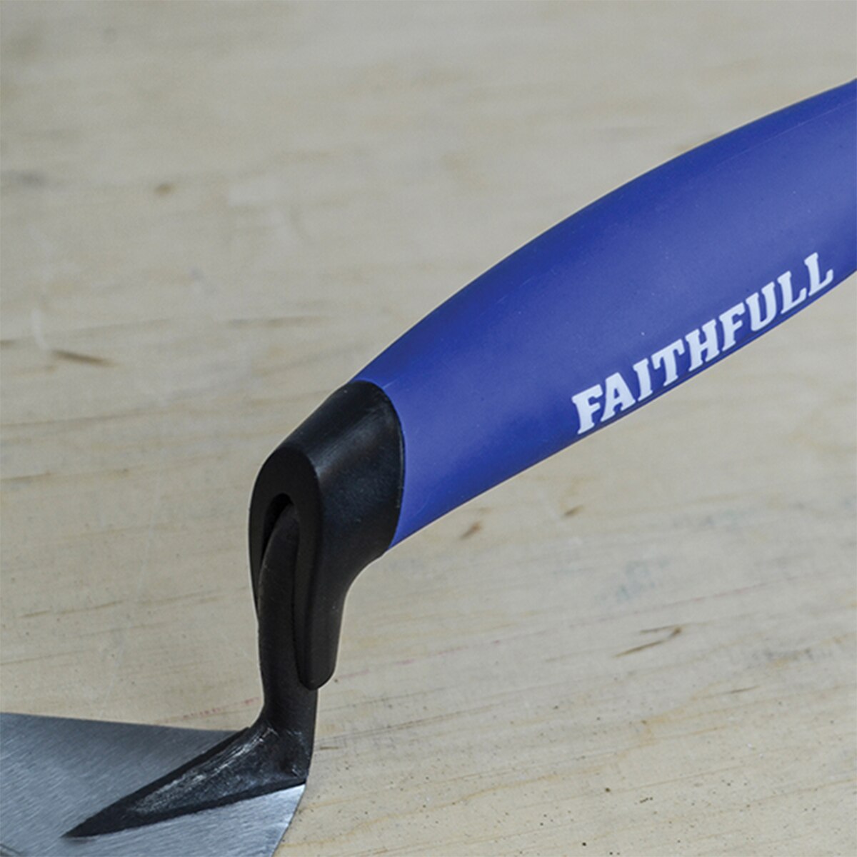 Faithfull Prestige Pointing Trowel 150mm (6in) - FAIPTFPT6 - Image 3
