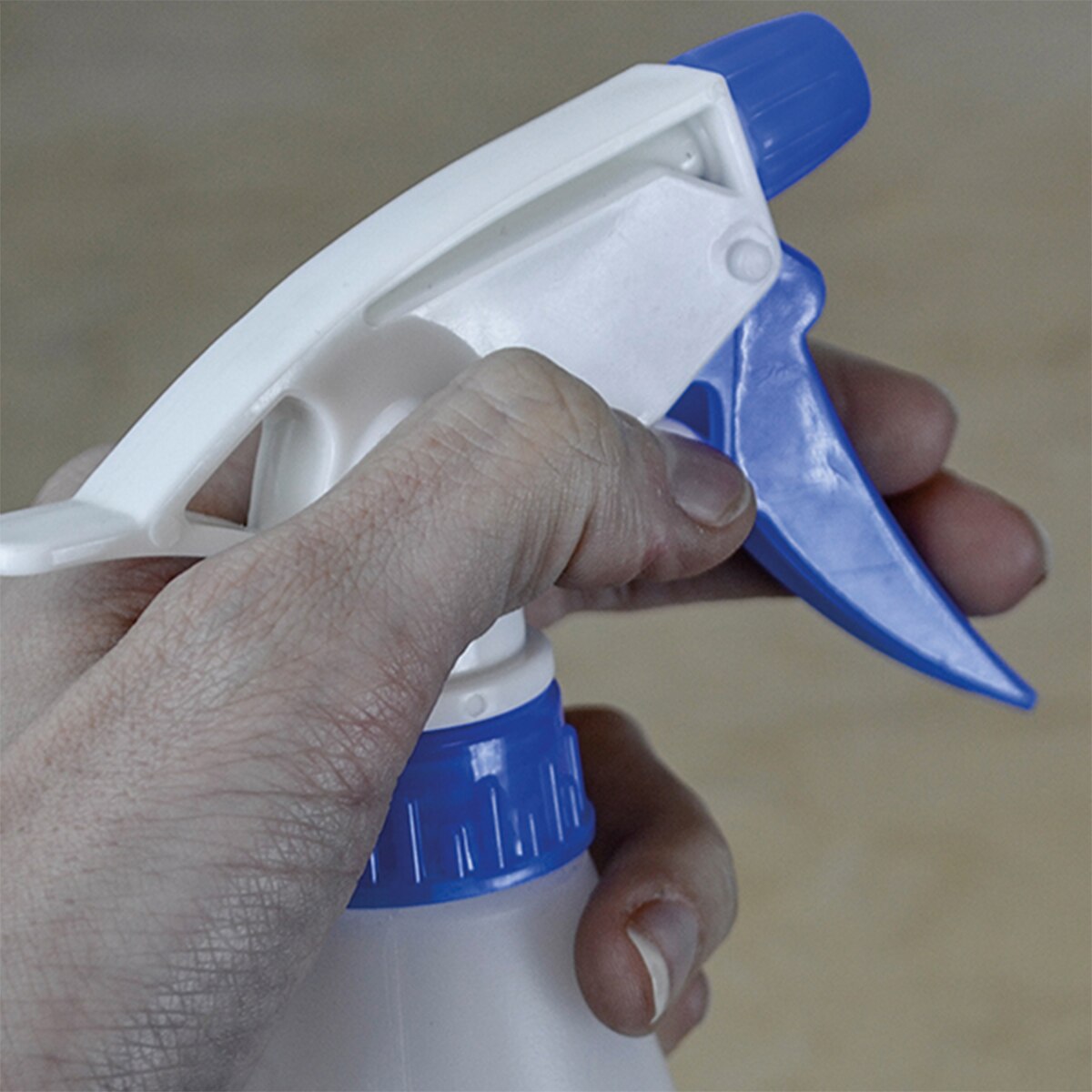 Faithfull Hand Held Trigger Spray Bottle 1 litre - FAISPRAYTRIG - Image 3