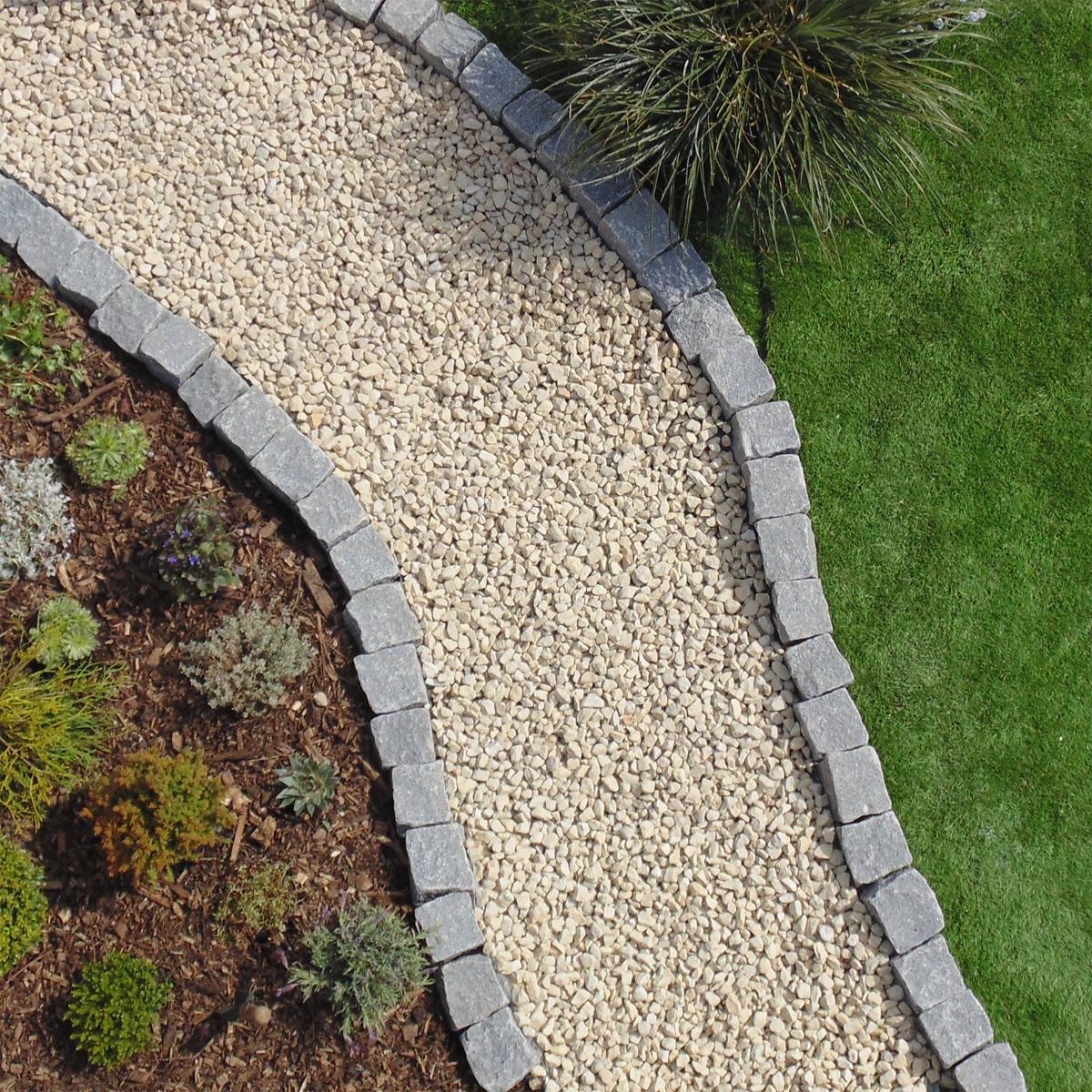 Deco-Pak Cotswold Chippings 20mm Decorative Aggregate - Image 6