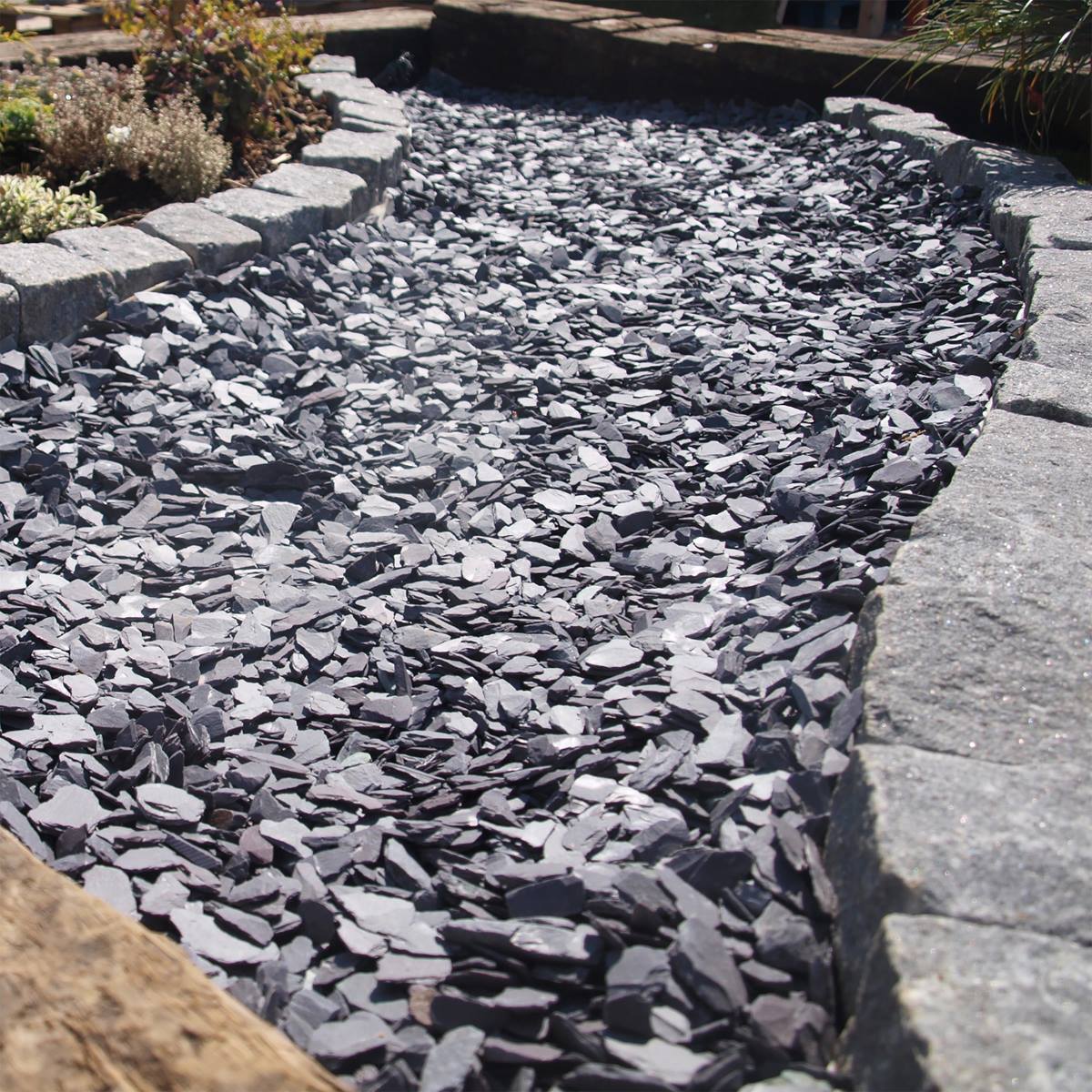 Deco-Pak Blue Slate 5-30mm Decorative Aggregate - Image 5