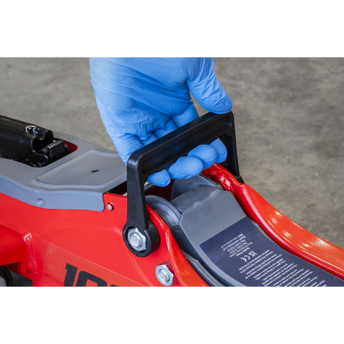Sealey Trolley Jack 2 Tonne Low Profile Short Chassis Red - Image 3