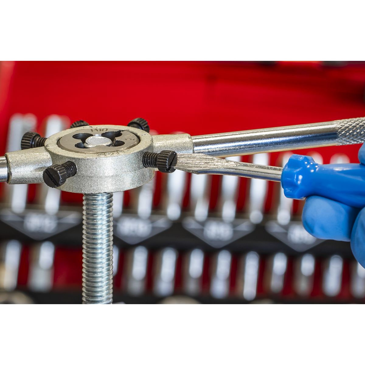 Sealey Tap & Die Set 32pc Split Dies Metric - Image 5