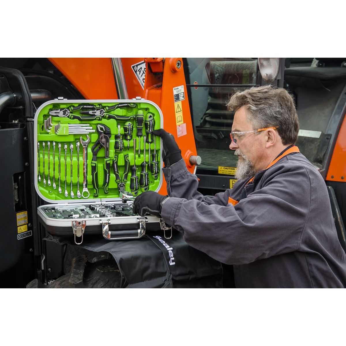Sealey Mechanic's Tool Kit 144pc Hi-Vis Green - Image 9
