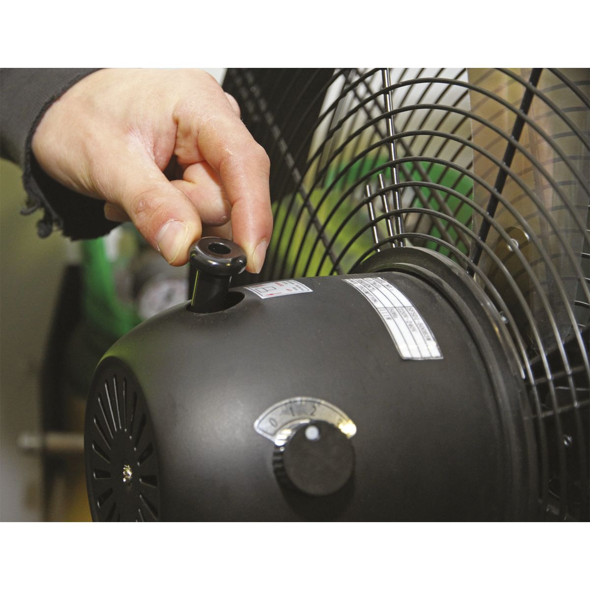 Sealey Industrial High Velocity Oscillating Pedestal Fan 20" 230V - Image 2