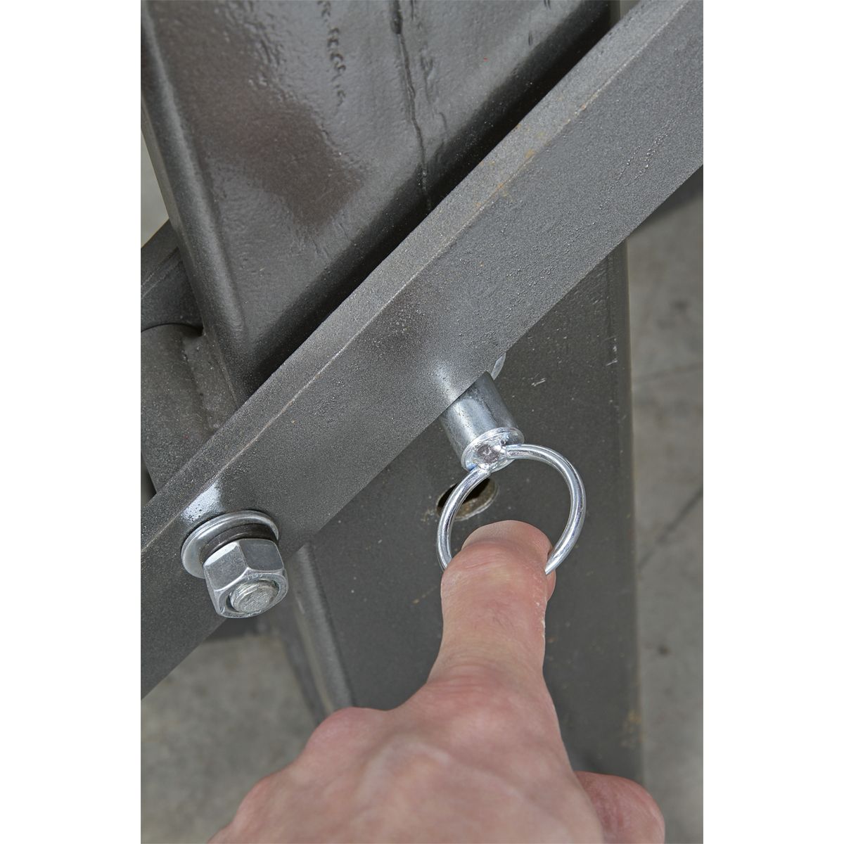 Sealey Single Post Hydraulic Motorcycle Lift 450kg Capacity - Image 10