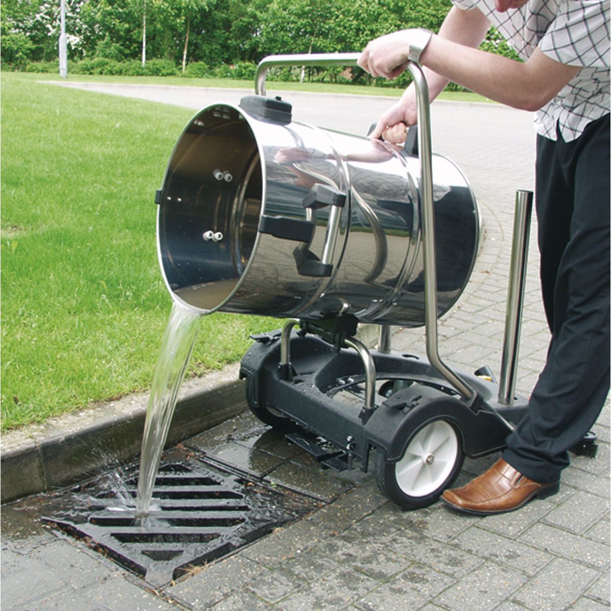 Sealey Vacuum Cleaner Industrial Wet & Dry 77L Stainless Steel Drum with Swivel Emptying 2400W - Image 6
