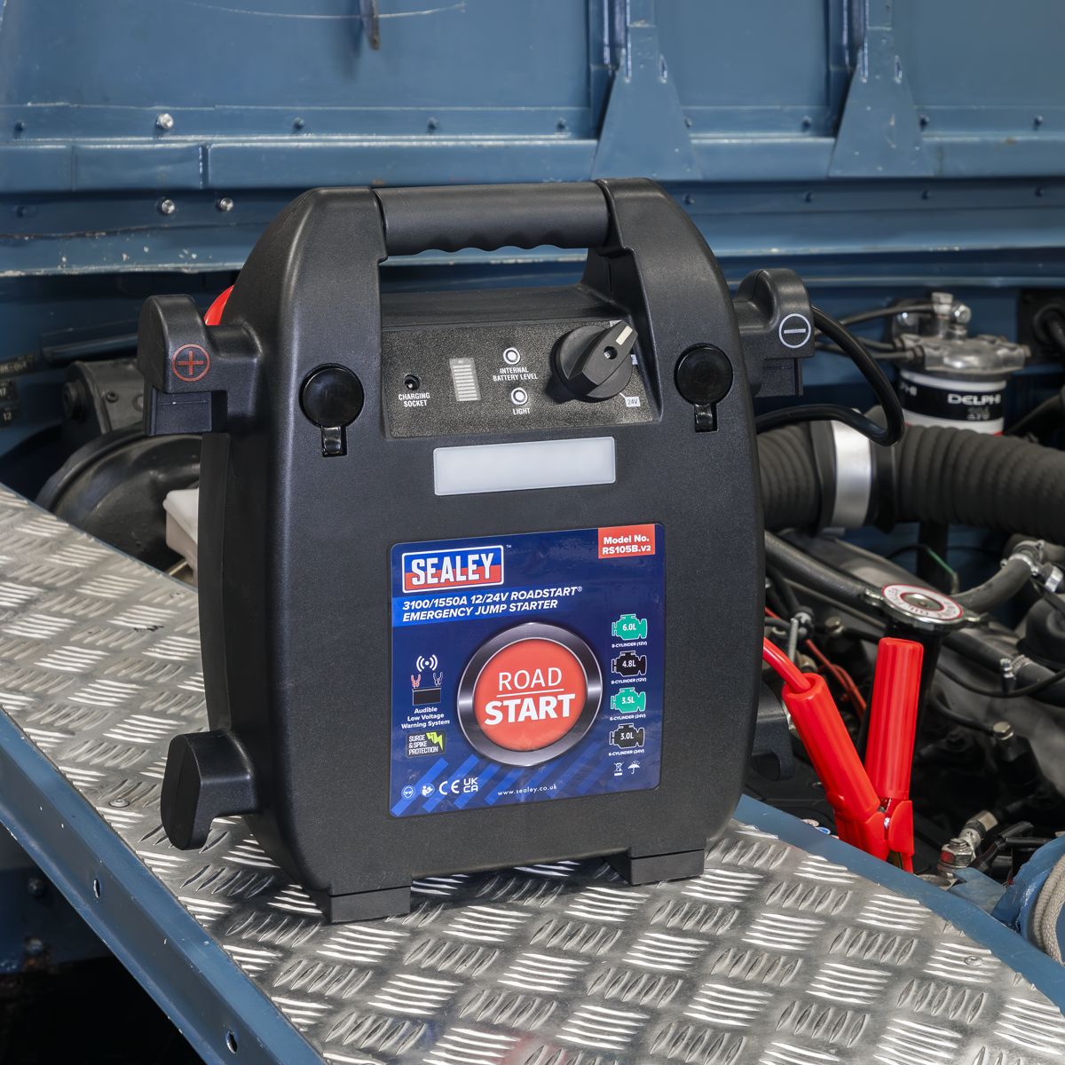 Sealey RoadStart Emergency Jump Starter 12/24V 6L 8-Cylinder - Image 8