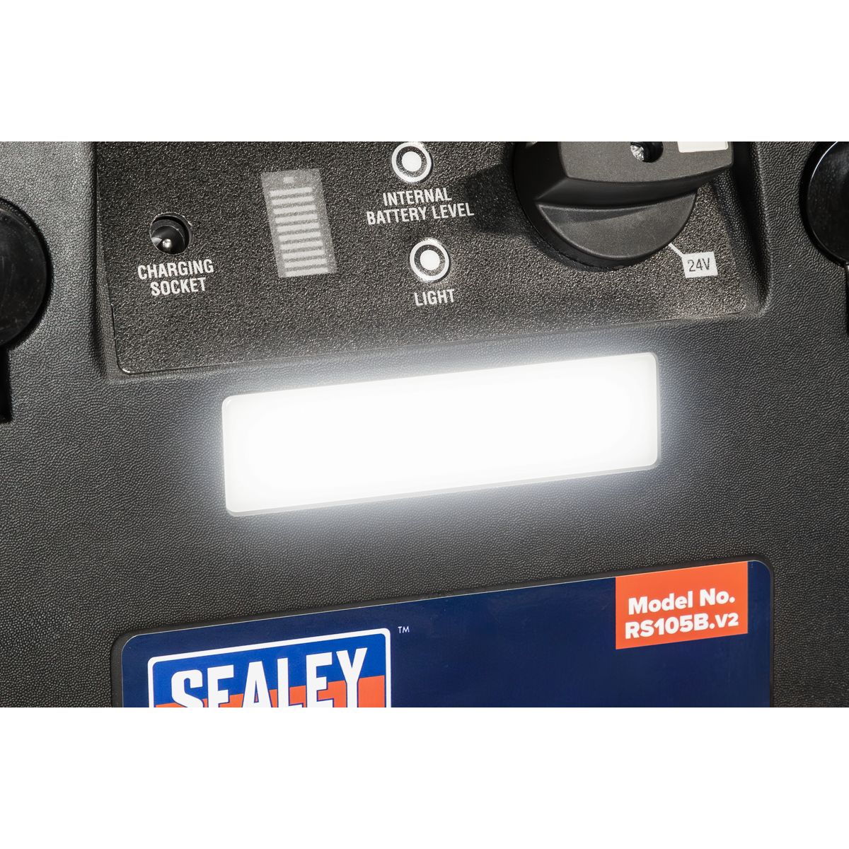 Sealey RoadStart Emergency Jump Starter 12/24V 6L 8-Cylinder - Image 9