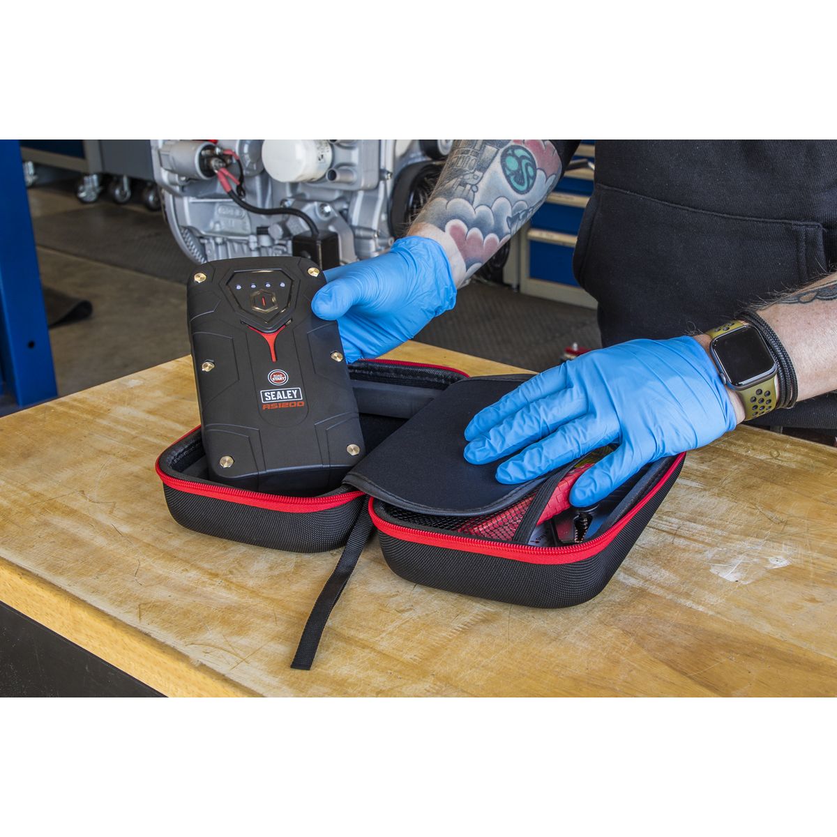 Sealey RoadStart 1200A 12V Lithium-ion Jump Starter Power Pack - Image 7