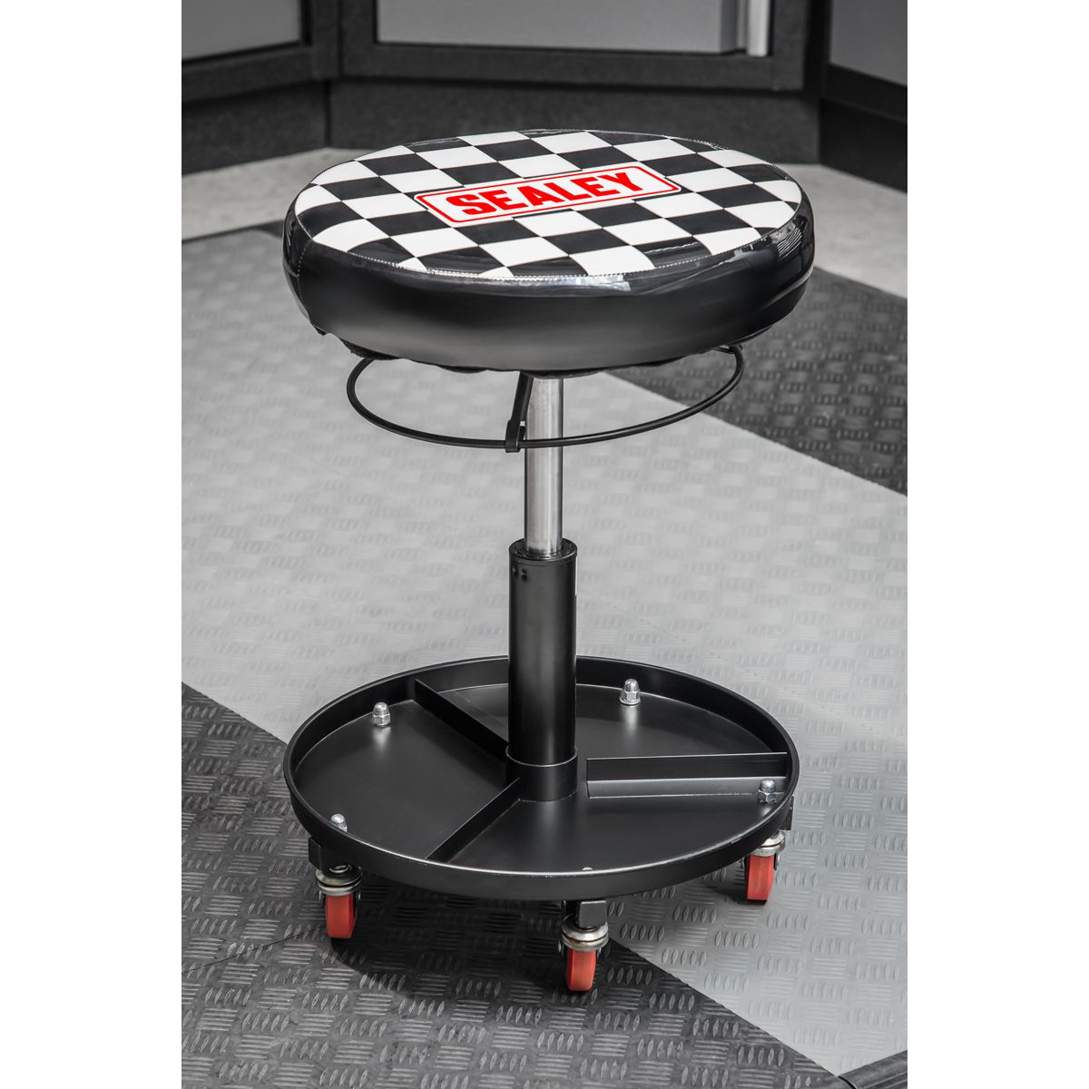 Sealey Pneumatic Mechanic's Seat - Image 3
