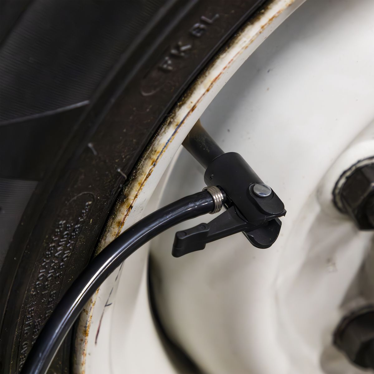 Sealey Automatic Brake & Clutch Bleeder - Image 9