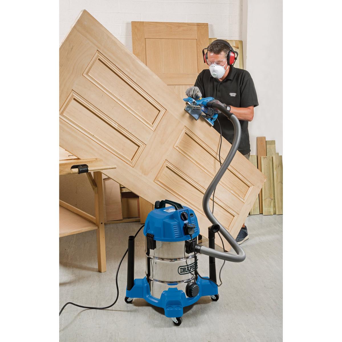 Draper 230V Wet and Dry Vacuum Cleaner with Stainless Steel Tank and Integrated Power Out-Take Socket, 30L, 1300W - Image 3