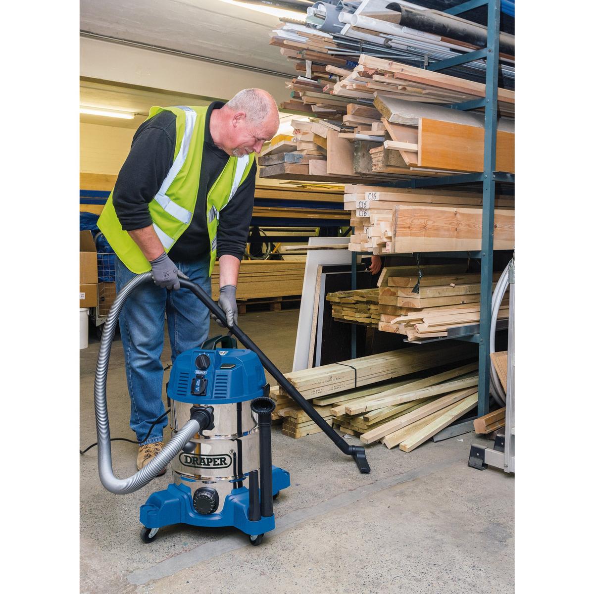 Draper 230V Wet and Dry Vacuum Cleaner with Stainless Steel Tank and Integrated Power Out-Take Socket, 30L, 1300W - Image 4