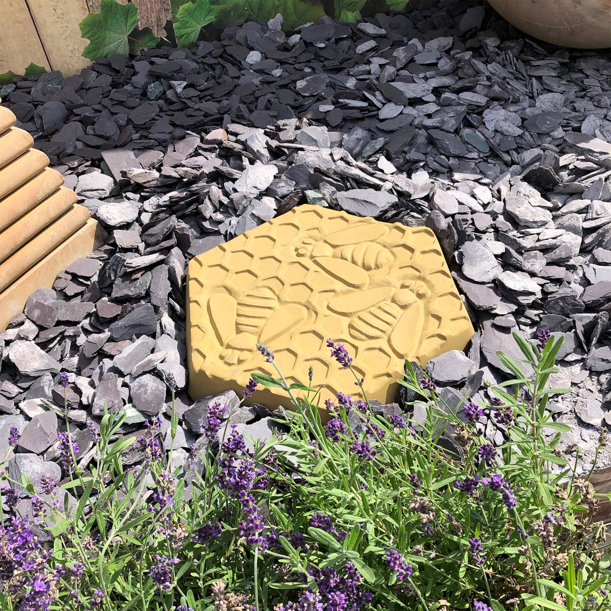 Deco-Pak Hexagon Bee Stepping Stone - Honey - Image 2