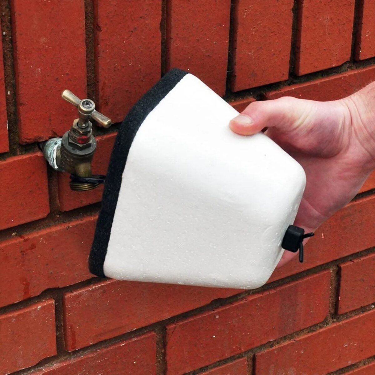 Kingfisher Gardening Outside Tap Cover - Image 2