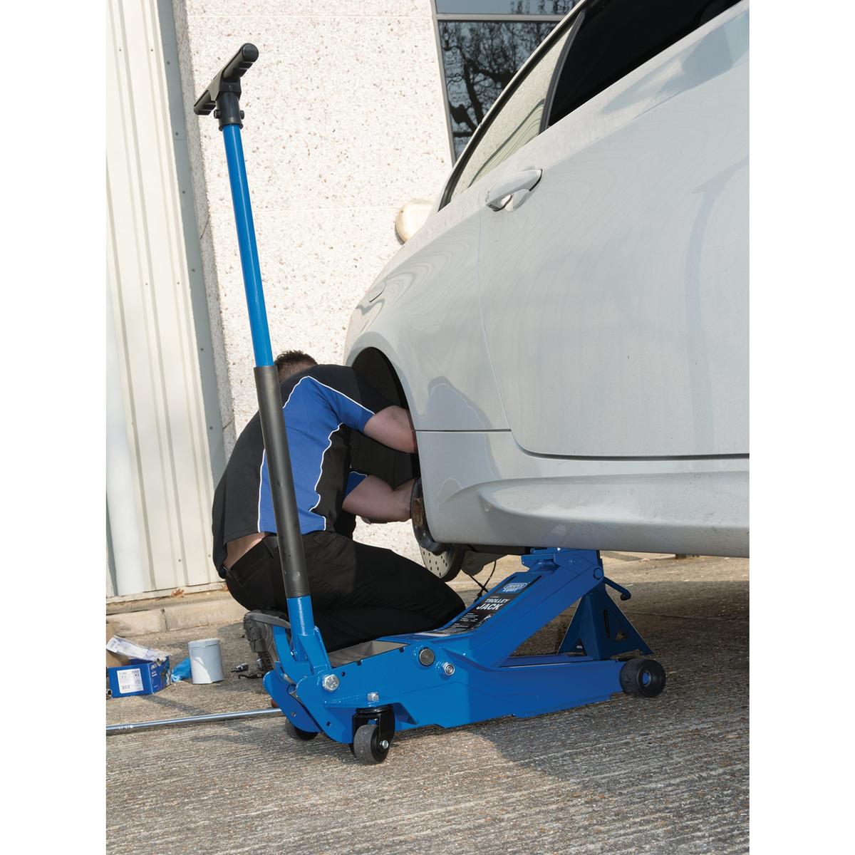 Draper Expert Professional Low Profile Garage Trolley Jack, 3 Tonne - Image 4