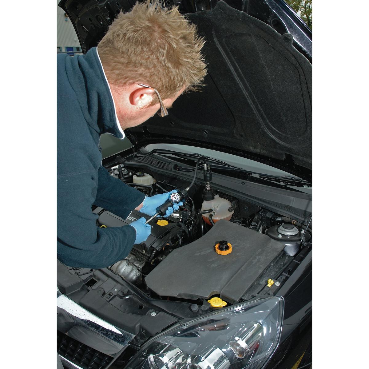 Draper Expert Radiator and Cap Pressure Test Kit (32 Piece) - Image 4