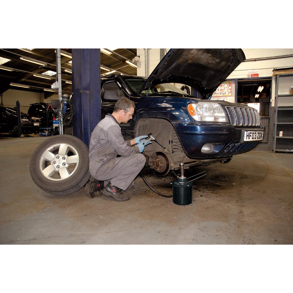 Draper Expert Dual High Volume High Pressure Grease Pump - Image 2