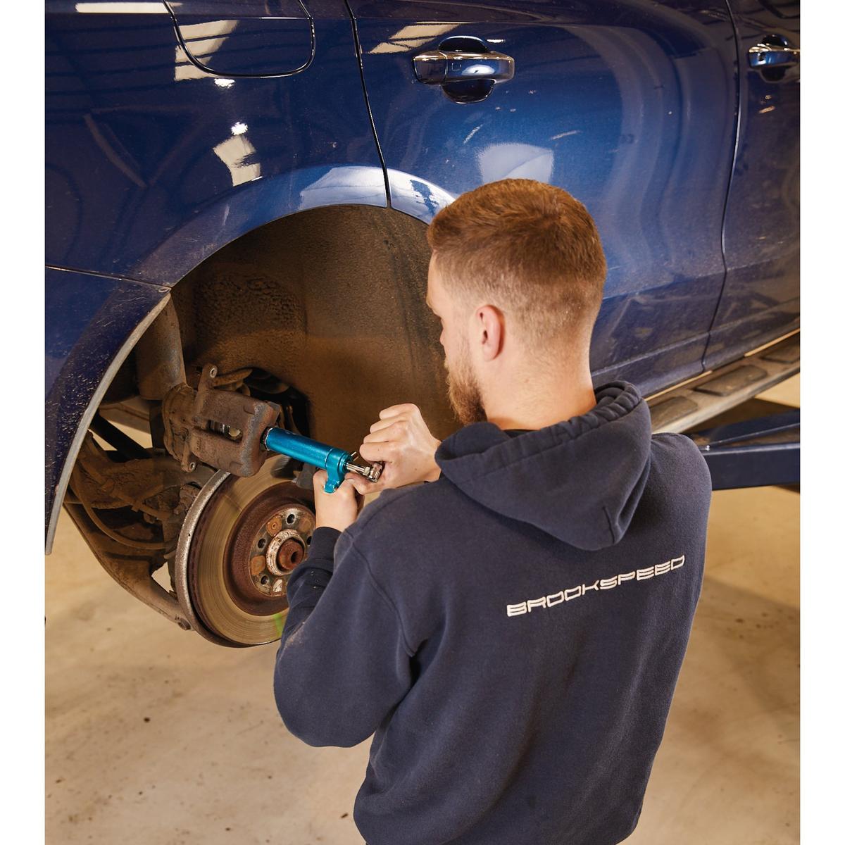 Draper Pneumatic Brake Caliper Wind-Back Tool Kit (16 Piece) - Image 5