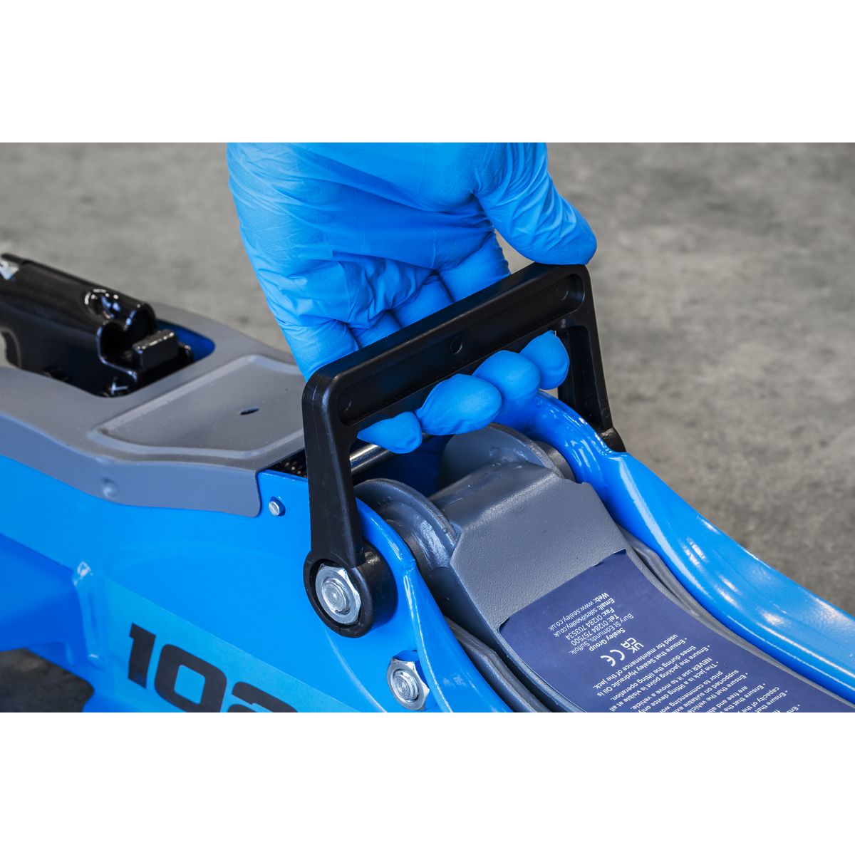 Sealey Low Profile Short Chassis Trolley Jack 2 Tonne - Blue - Image 6