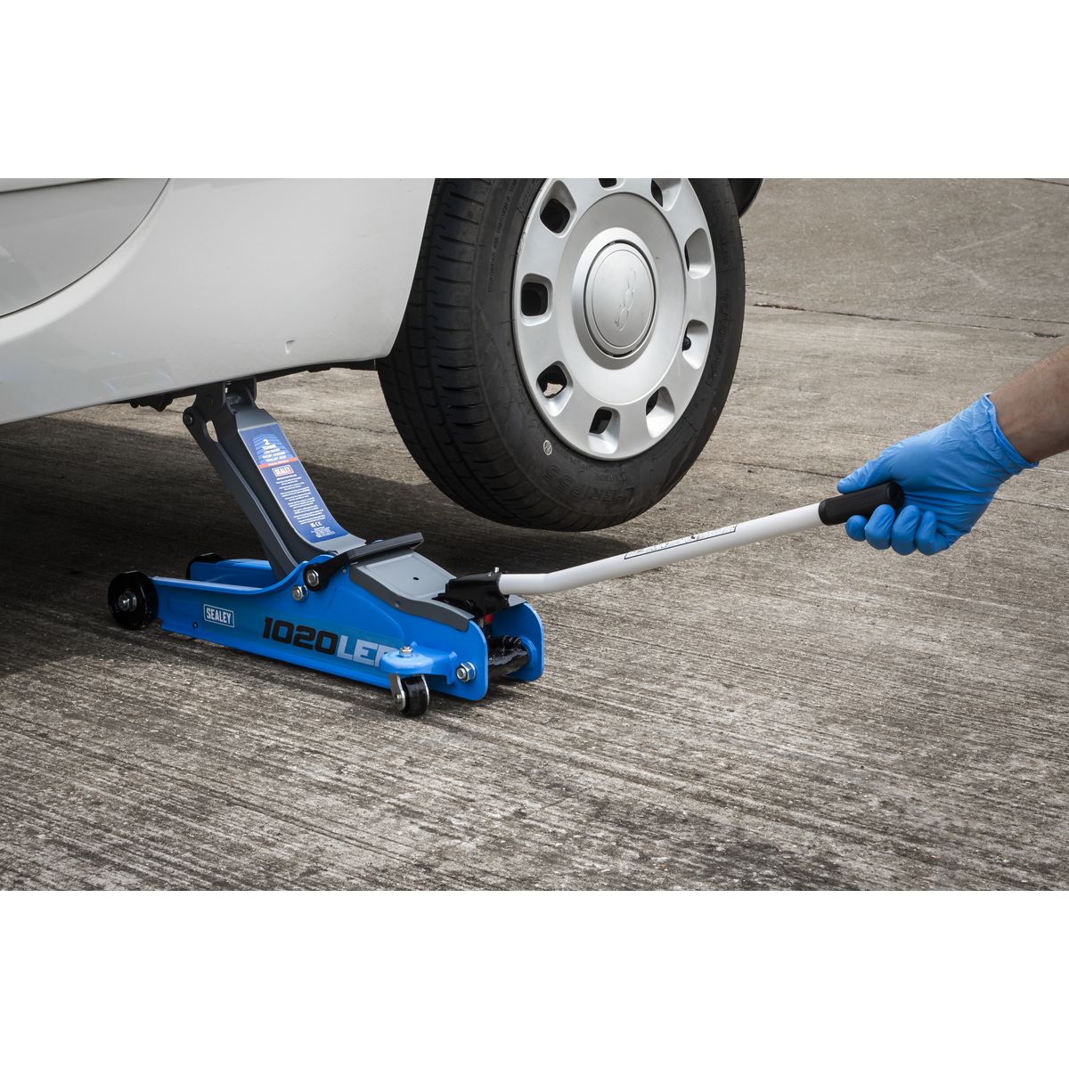 Sealey Low Profile Short Chassis Trolley Jack 2 Tonne - Blue - Image 7