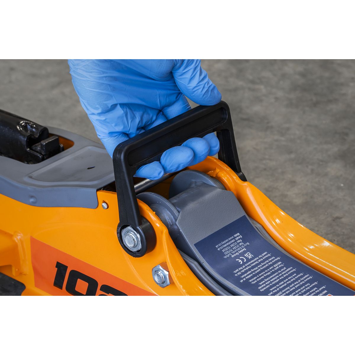 Sealey Low Profile Short Chassis Trolley Jack 2 Tonne - Orange - Image 4