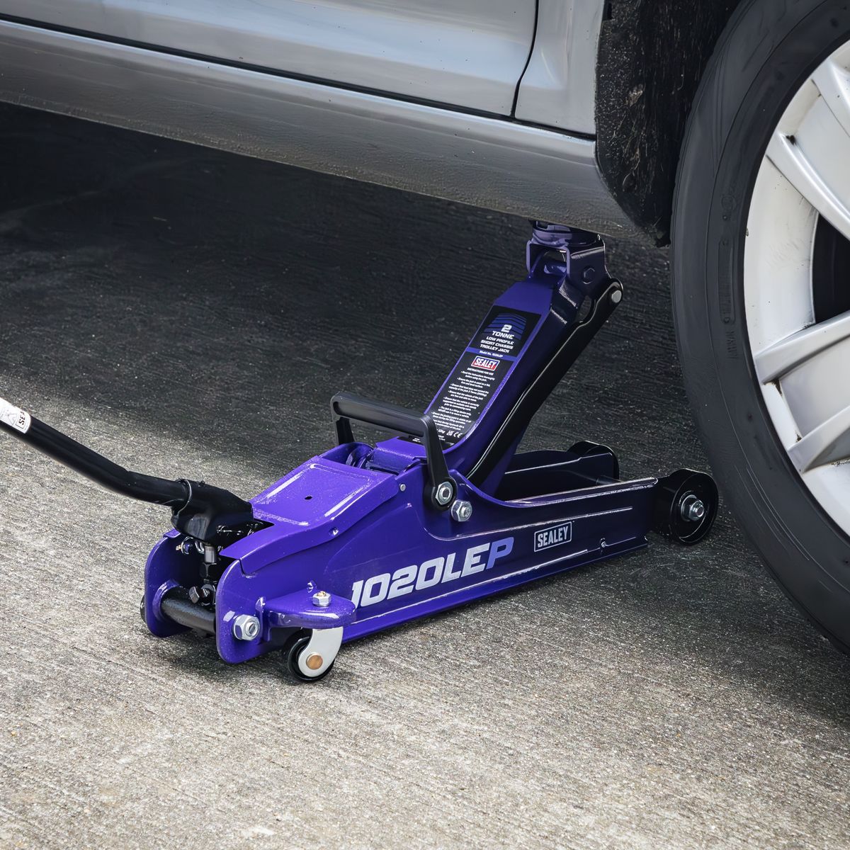 Sealey Low Profile Short Chassis Trolley Jack 2 Tonne - Purple - Image 2