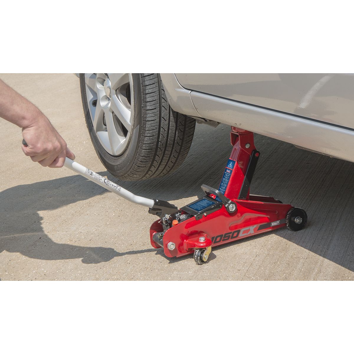 Sealey Short Chassis Trolley Jack 2 Tonne - Image 9