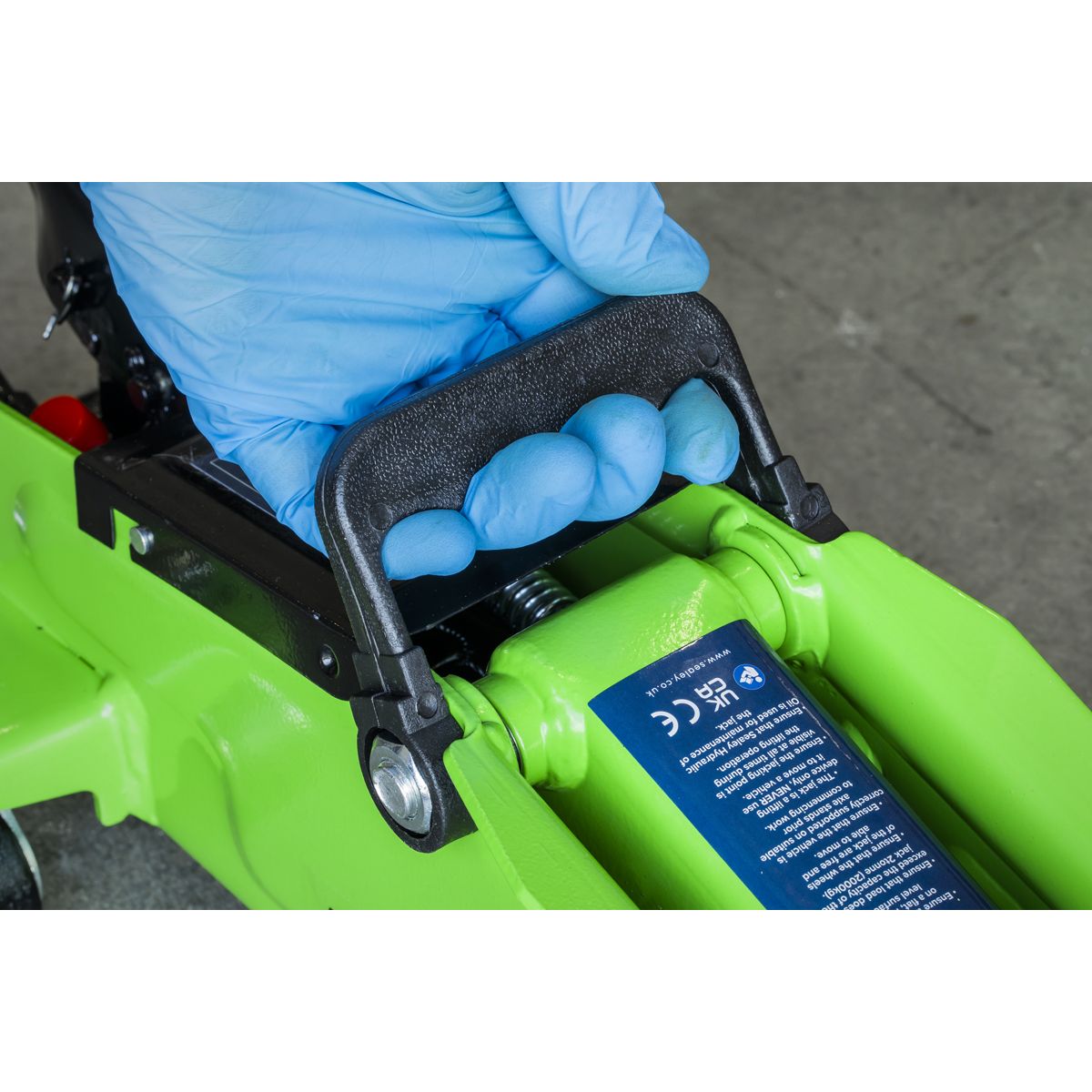 Sealey Short Chassis Trolley Jack with Storage Case 2 Tonne - Green - Image 6