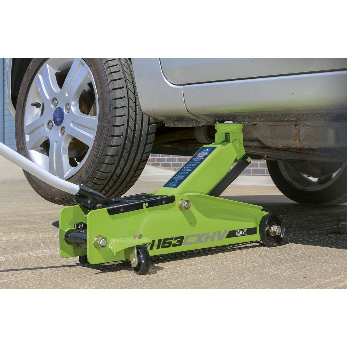 Sealey Long Reach Heavy-Duty Trolley Jack 3 Tonne - Green - Image 4