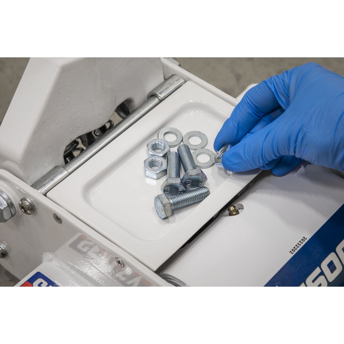 Sealey Low Profile Rocket Lift Trolley Jack 1.5 Tonne - Image 4