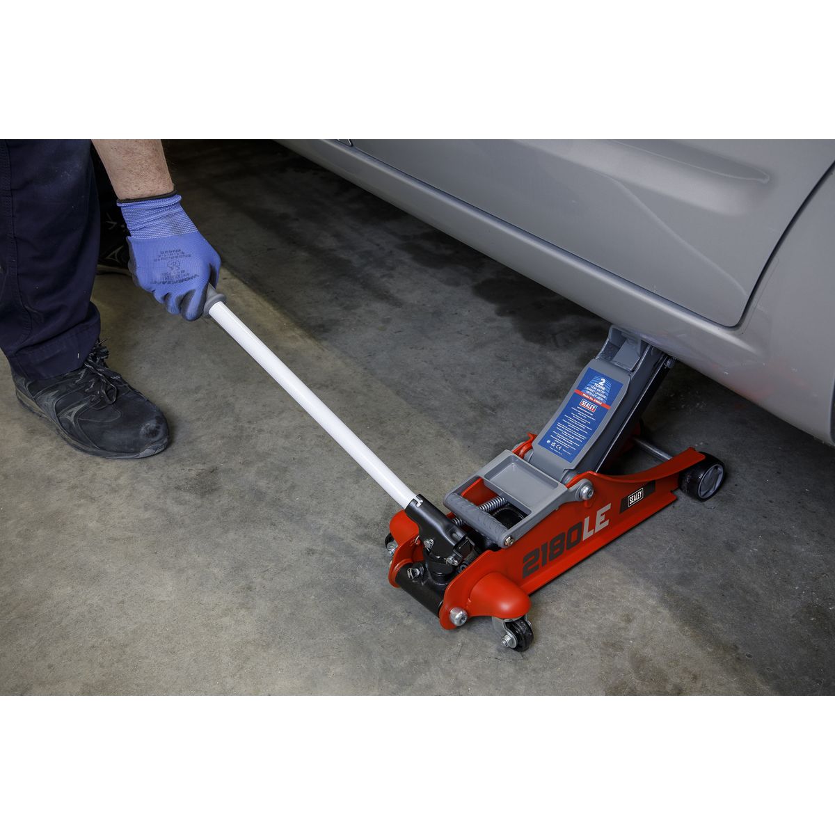 Sealey 180° Handle Low Profile Short Chassis Trolley Jack 2 Tonne - Red - Image 9