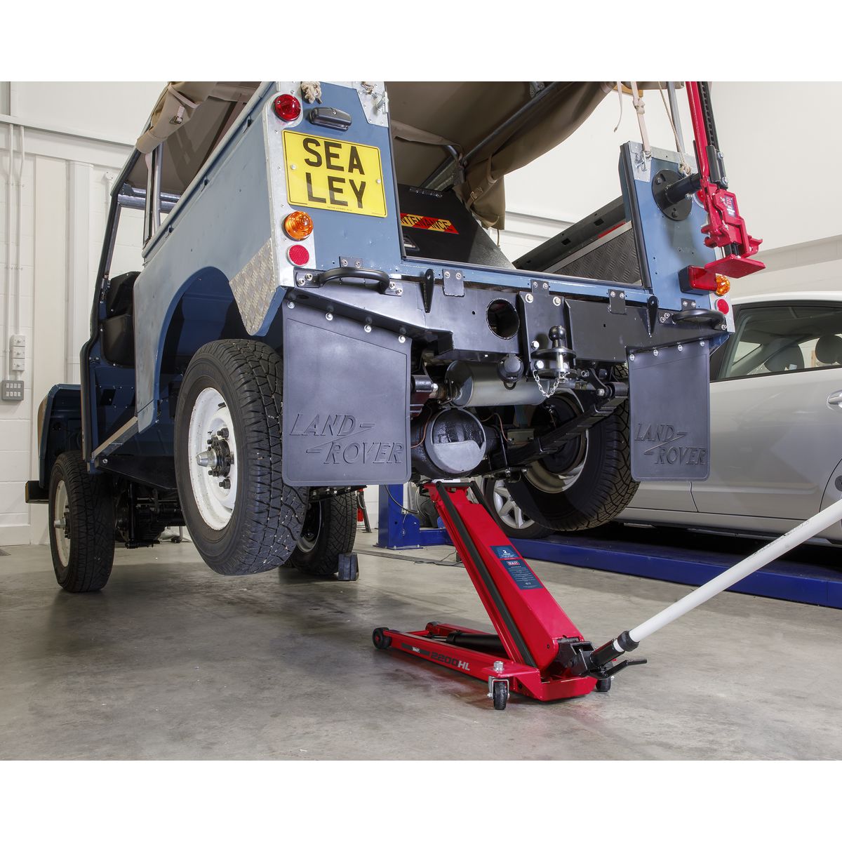 Sealey High Lift Low Profile Trolley Jack 2 Tonne - Image 4