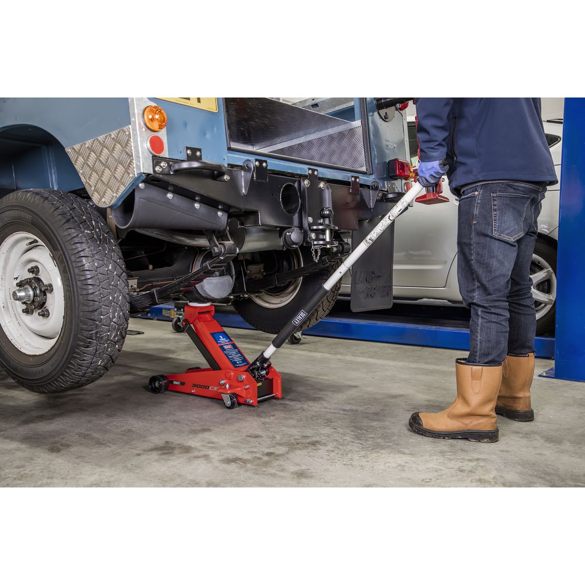 Sealey Trolley Jack 3 Tonne & Axle Stands (Pair) 3 Tonne per Stand Combo - Image 8