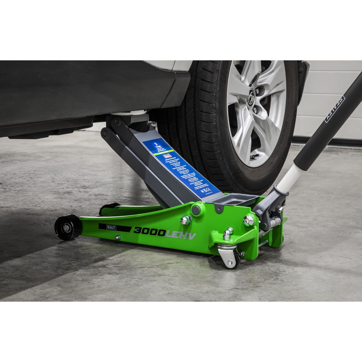 Sealey Low Profile Trolley Jack with Rocket Lift 3 Tonne - Green - Image 6
