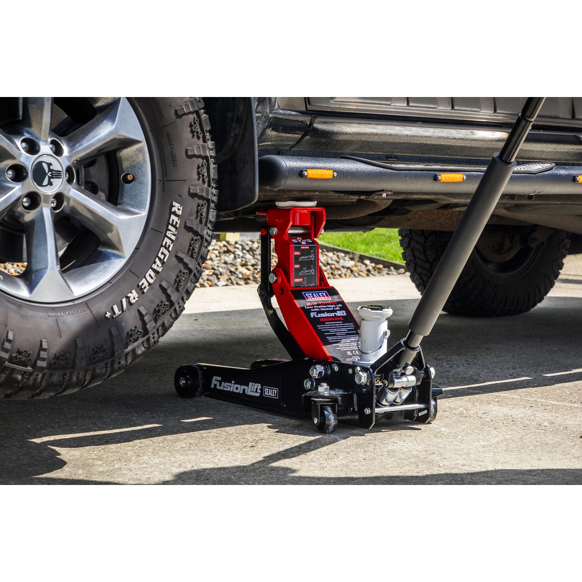 Sealey Low Profile High Lift Trolley Jack with Rocket Lift 2 & 3 Tonne - Image 3