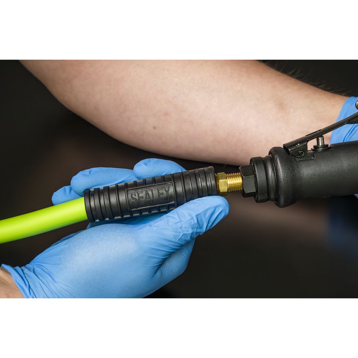 Sealey High-Visibility Hybrid Air Hose with 1/4"BSP Unions 10m x 8mm - Image 3