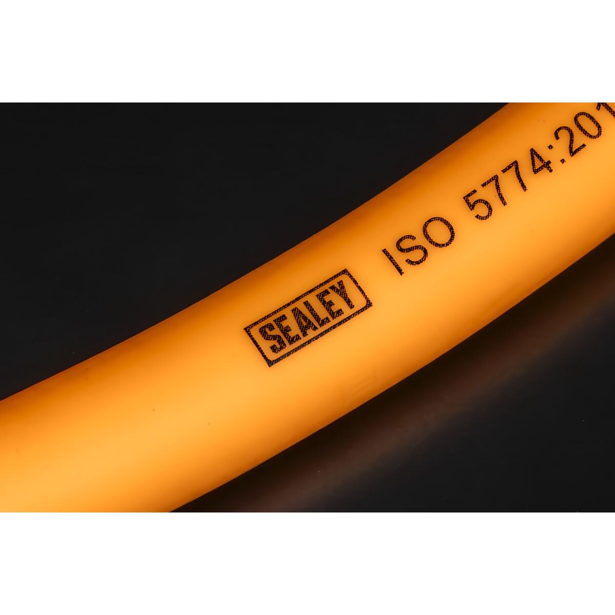 Sealey High-Visibility Hybrid Air Hose with 1/4"BSP Unions 15m x 10mm - Image 6