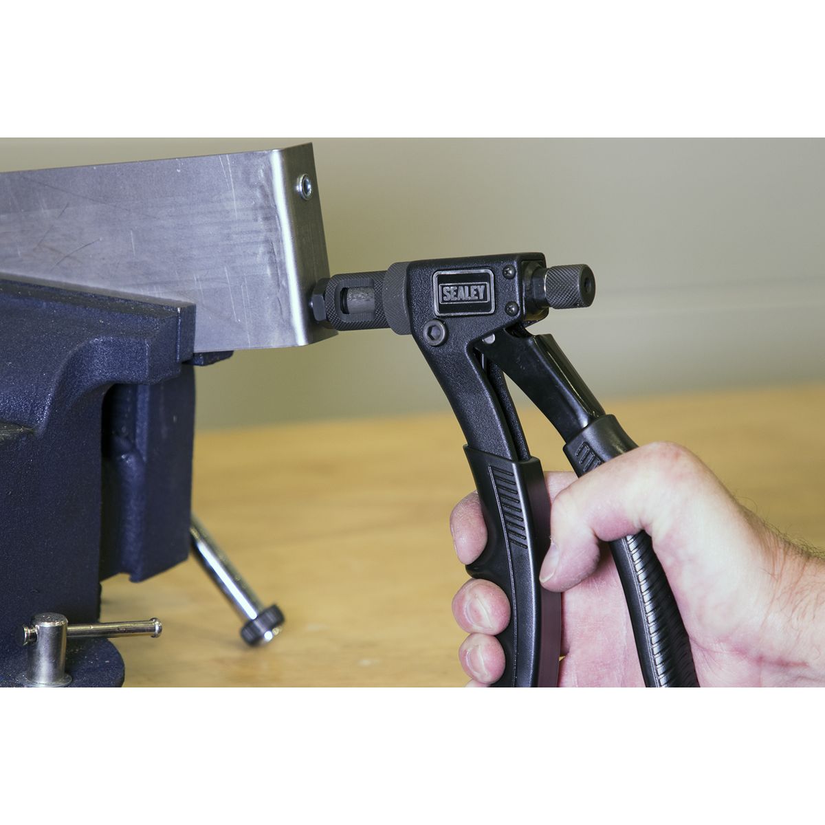 Sealey Threaded Nut Riveter - Image 2