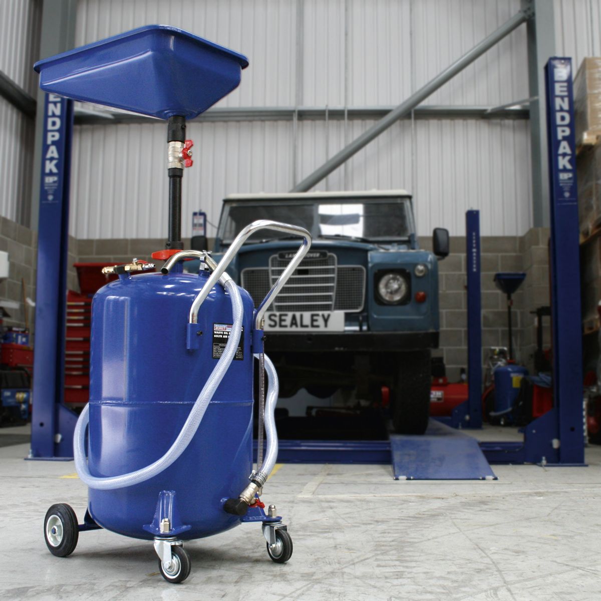 Sealey Air Discharge Mobile Waste Oil Drainer 65L - Image 2