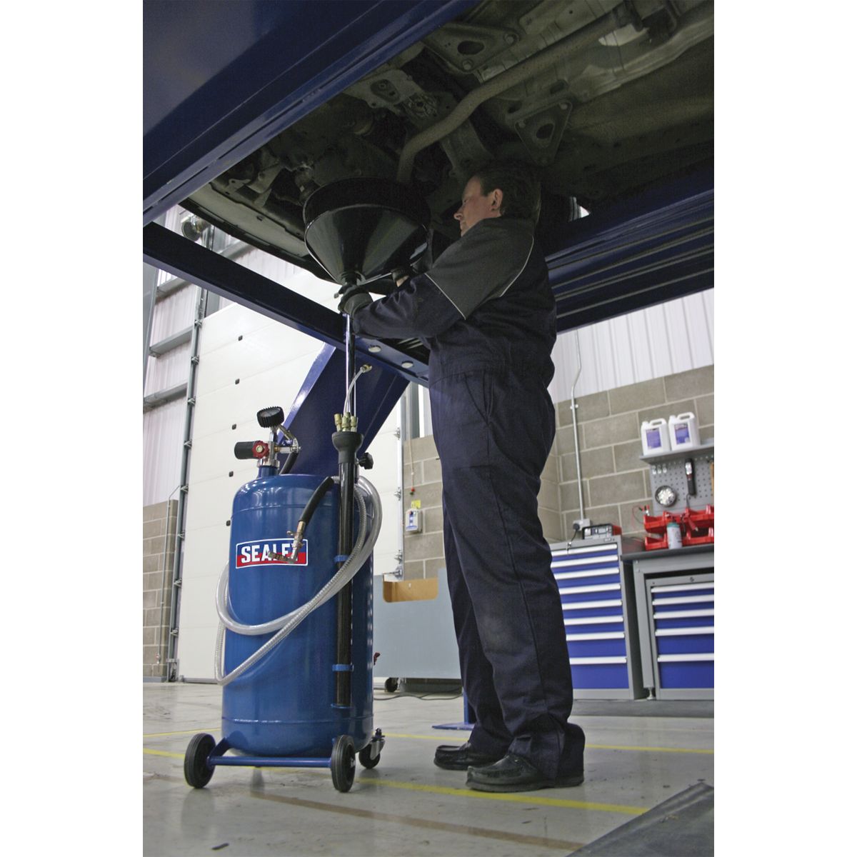 Sealey Air Discharge Mobile Oil Drainer with Probes 90L - Image 3