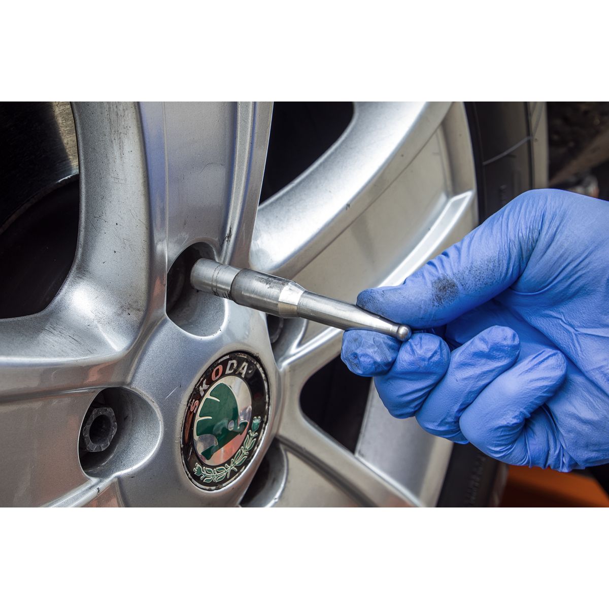 Sealey Premier WheelEazy Wheel Fitting & Alignment Tool - Image 9