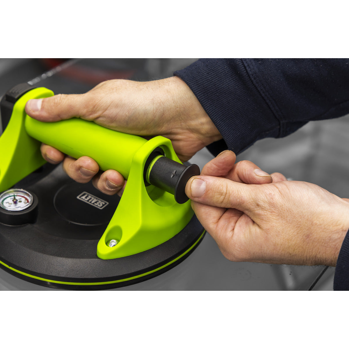 Sealey Heavy Lift Suction Cup with Vacuum Grip Pressure Gauge AK9894