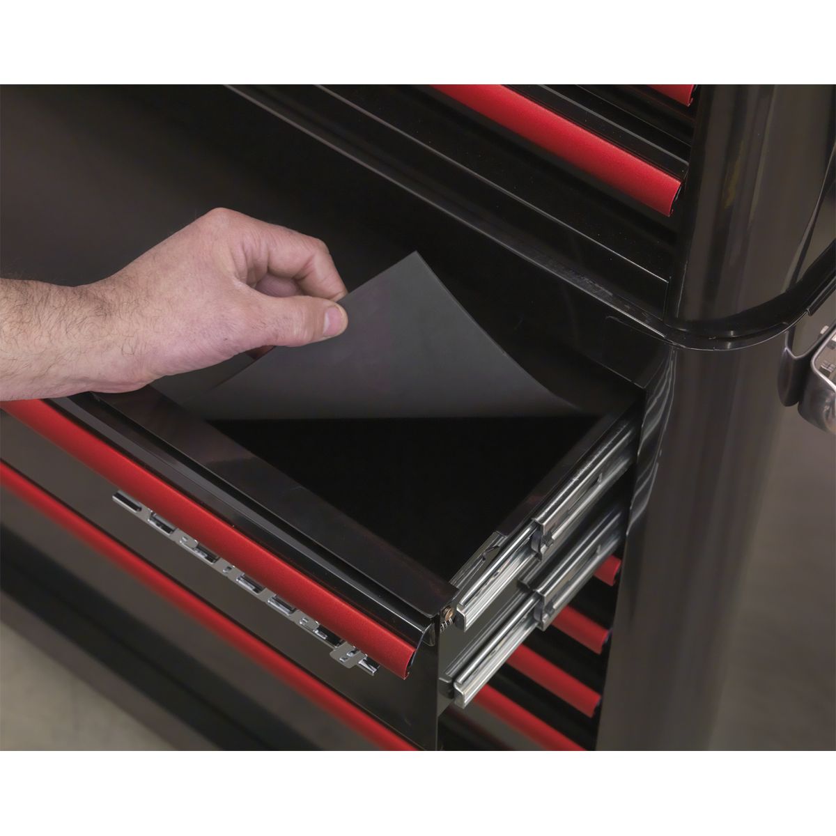 Sealey Premier Retro Style Rollcab 4 Drawer - Black with Red Anodised Drawer Pulls - Image 3
