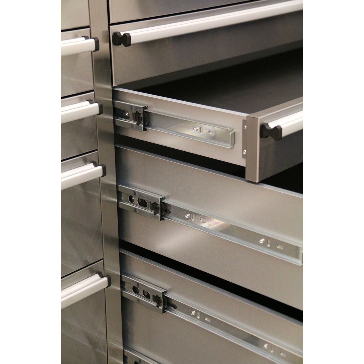 Sealey Premier Mobile Stainless Steel Tool Cabinet 10 Drawer with Backboard & 2 Wall Cupboards - Image 7