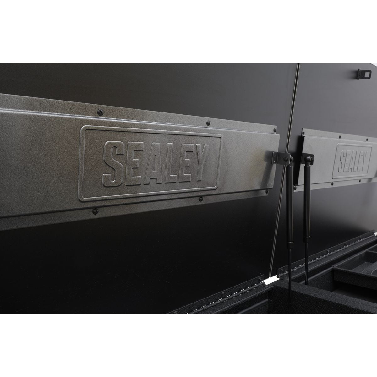 Sealey Superline PRO Mobile Tool Cabinet with Power Tool Charging Drawer 1600mm - Image 6