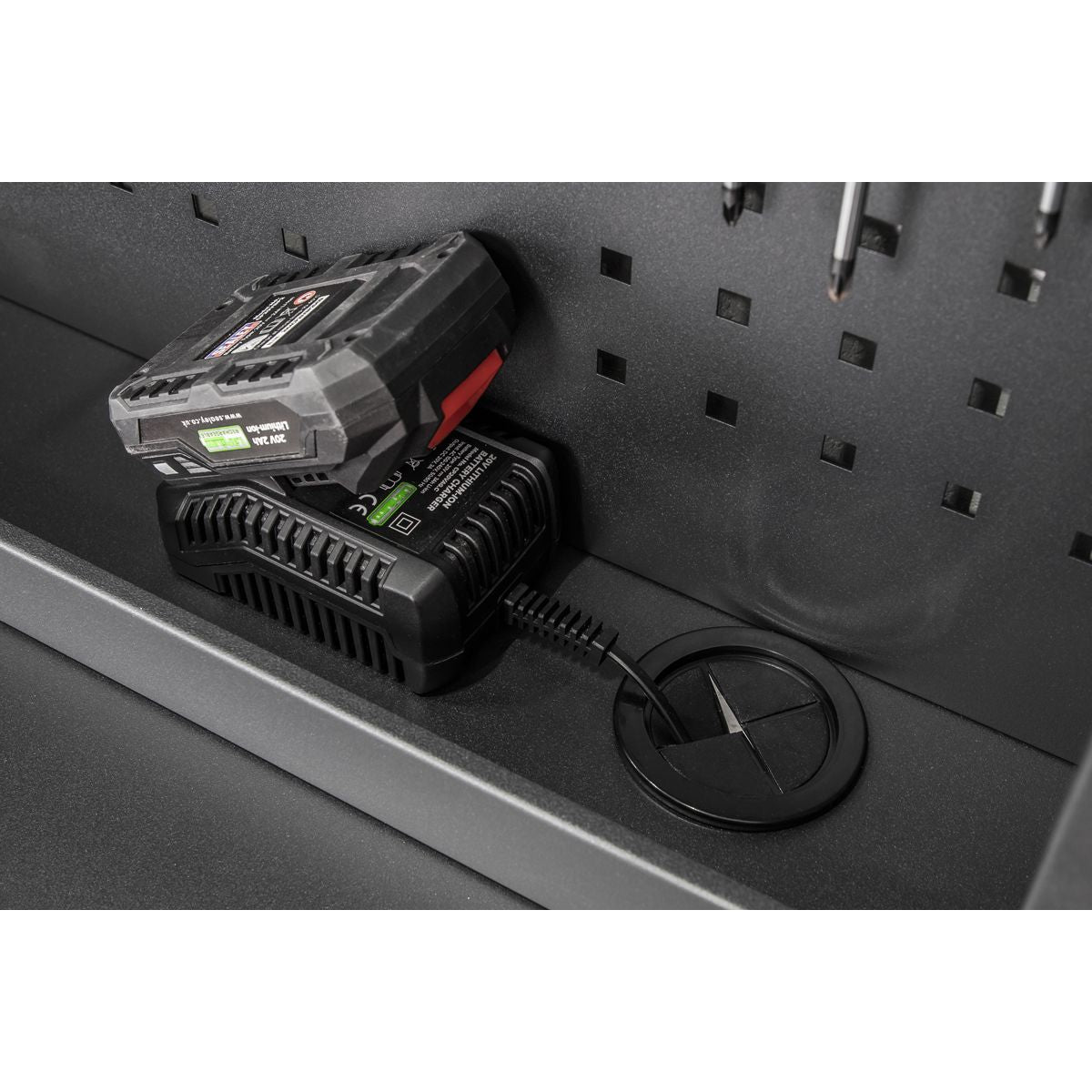 Sealey Superline PRO Wall Mounting Foldable Workbench 900mm - Image 7