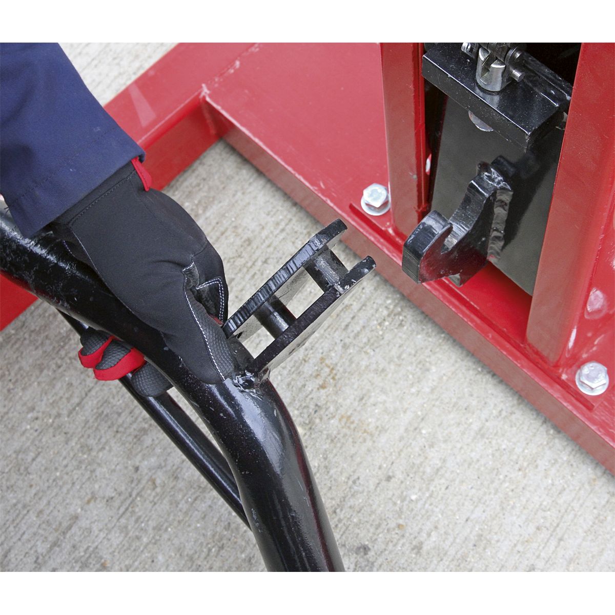 Sealey Air/Hydraulic Vehicle Lift with Foot Pedal 1.5 Tonne - Image 7
